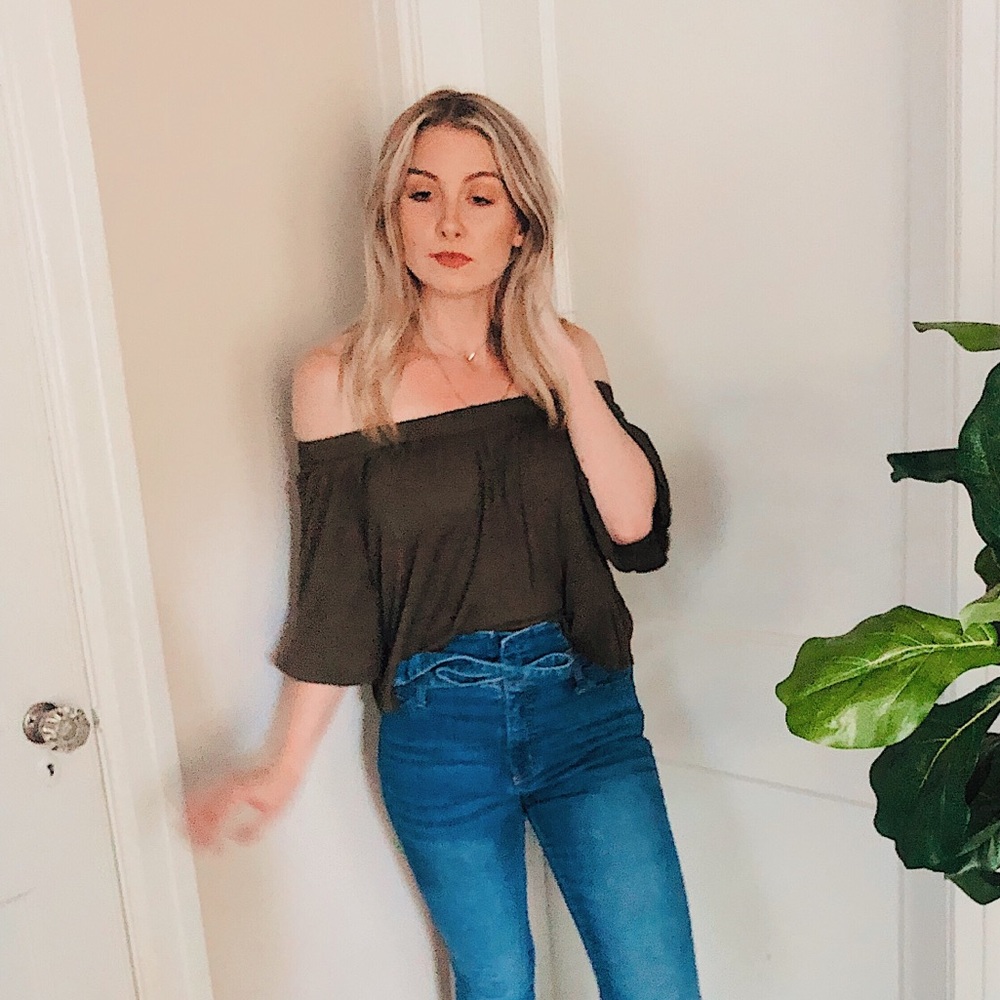 Flowy Off the Shoulder Top! / Army Olive Green